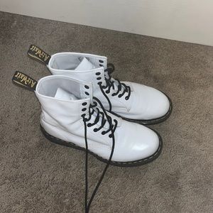 WHITE DOC MARTENS (1460 style)